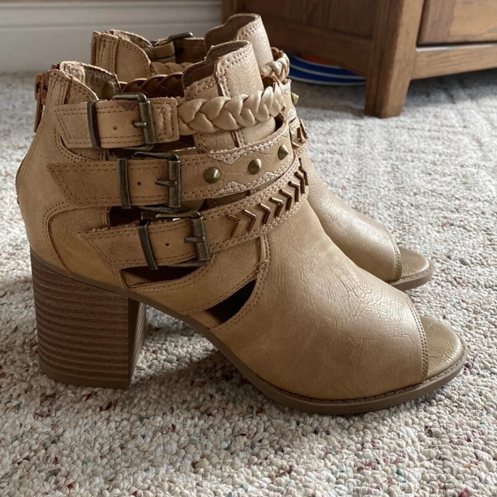 Women’s Sandals